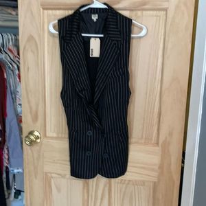 UNIQ Women’ Striped Front Sleeveless Blazer, Black, Size S  will fit a medium